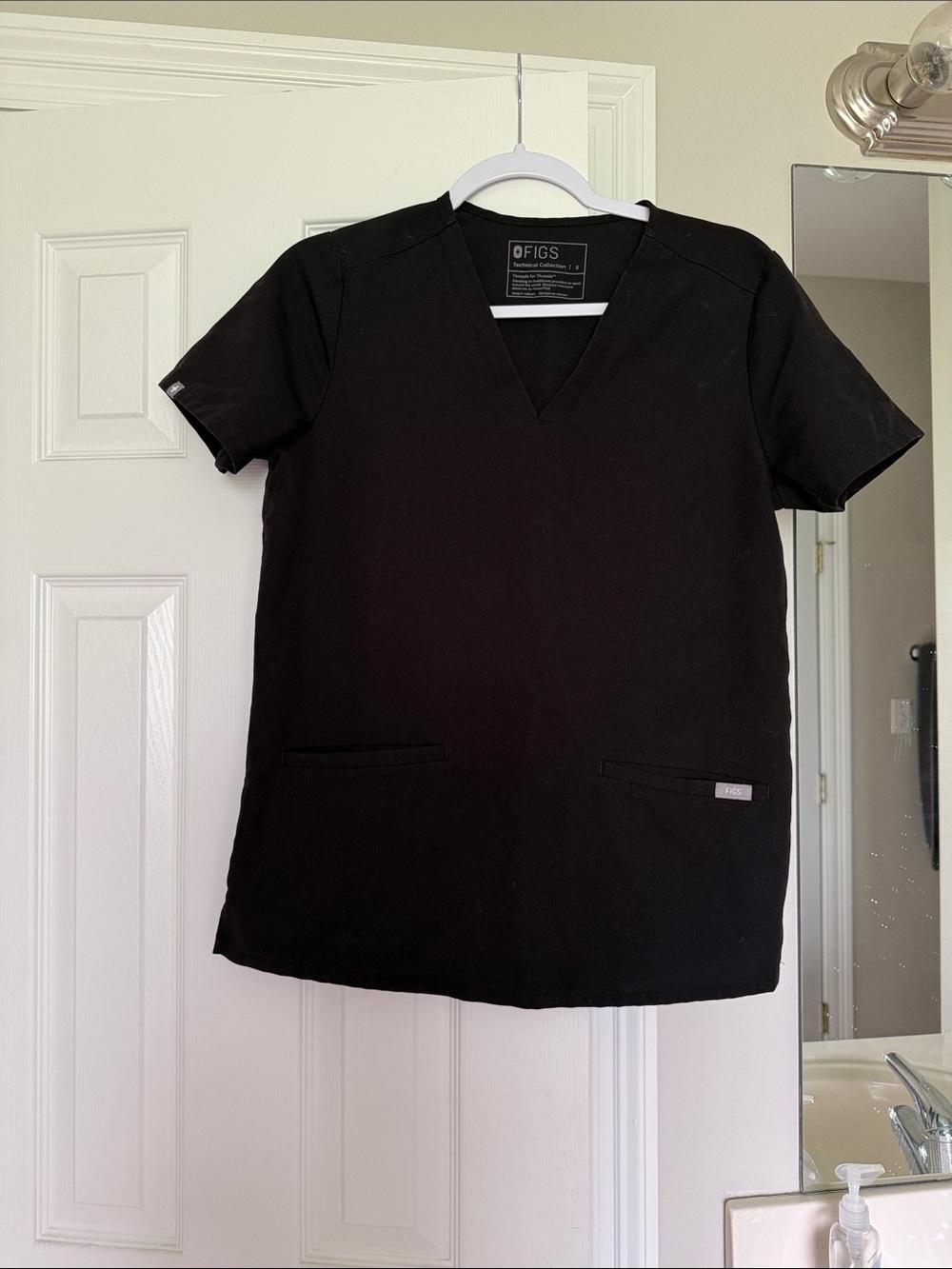 Figs Casma Black scrub top